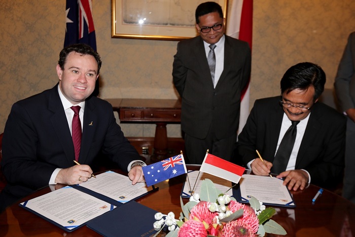 Minister Ayres with Vice Governor of Jakarta signing the MOU with NSW