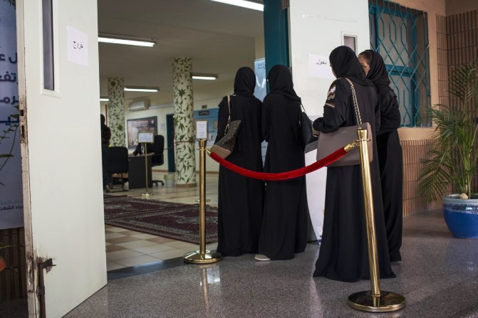Women line up to vote at a girls high school in North Jeddah. Photo: WALL STREET JOURNAL